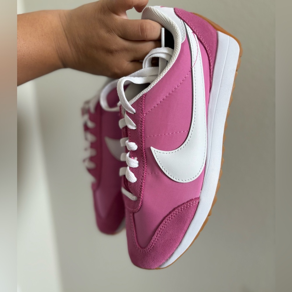 Nike Women’s Pacific ‘Playful Pink/White’ Gum Sneakers - Picture 8 of 9